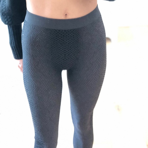 SAO PAOLO Charcoal Textured Snakeskin Leggings - Picture 3 of 6